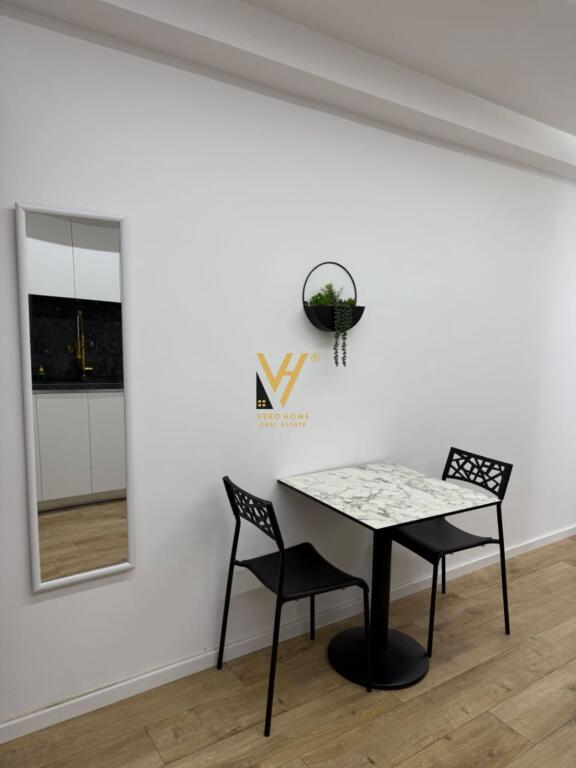 MONOLOCALE 50 M2 IN AFFITTO AL 21 DHJETORI 550 EURO