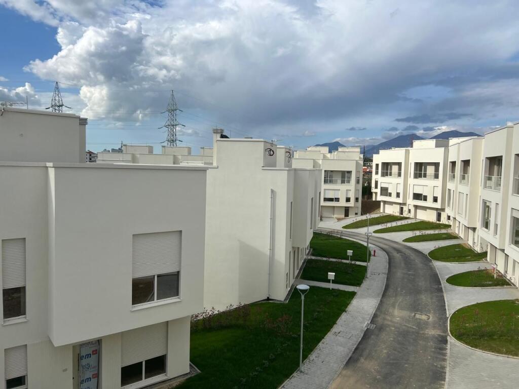 Villa su tre piani in vendita - Residenza ABA – Lago di Farka
