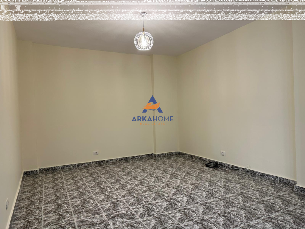 JEPET ME QERA APARTAMENT 3+1+BALLKON "KOMUNA PARISIT , KRISTAL CENTER " 700 EURO