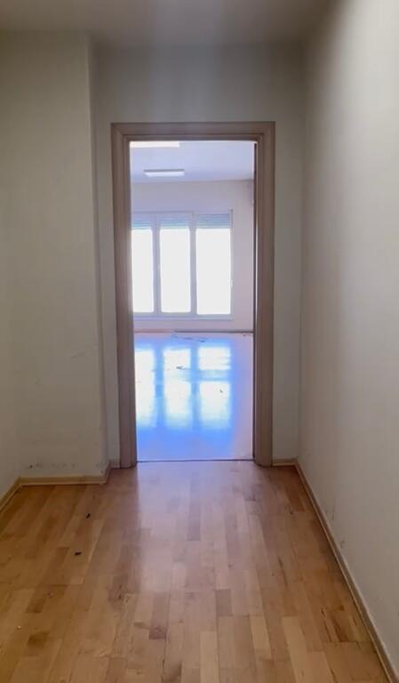 Appartamento vuoto per uffici 3+1 in affitto presso Kontakti vicino al vecchio parco