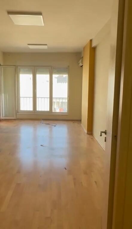 Appartamento vuoto per uffici 3+1 in affitto presso Kontakti vicino al vecchio parco