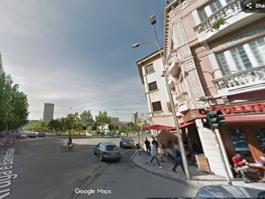 Apartament/Zyre 2+1 me qera ne Qender rruga e Barrikadave (ID 42611320).