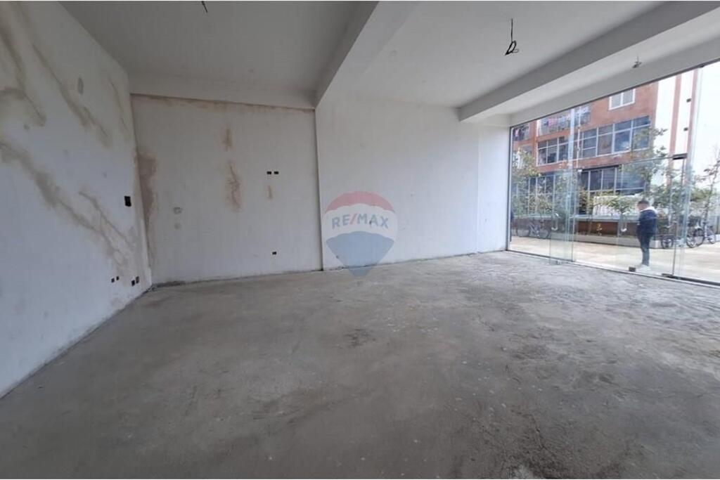 Negozio - In Vendita - KMY, Tirana(ID: 530411012-156)
