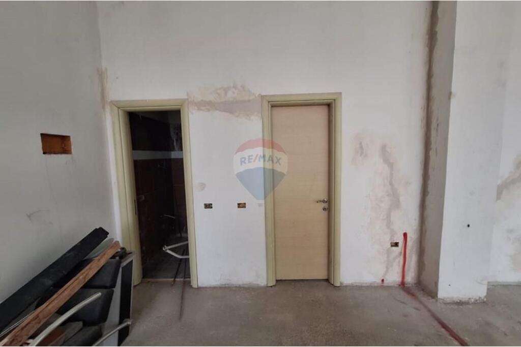 Negozio - In Vendita - KMY, Tirana(ID: 530411012-156)