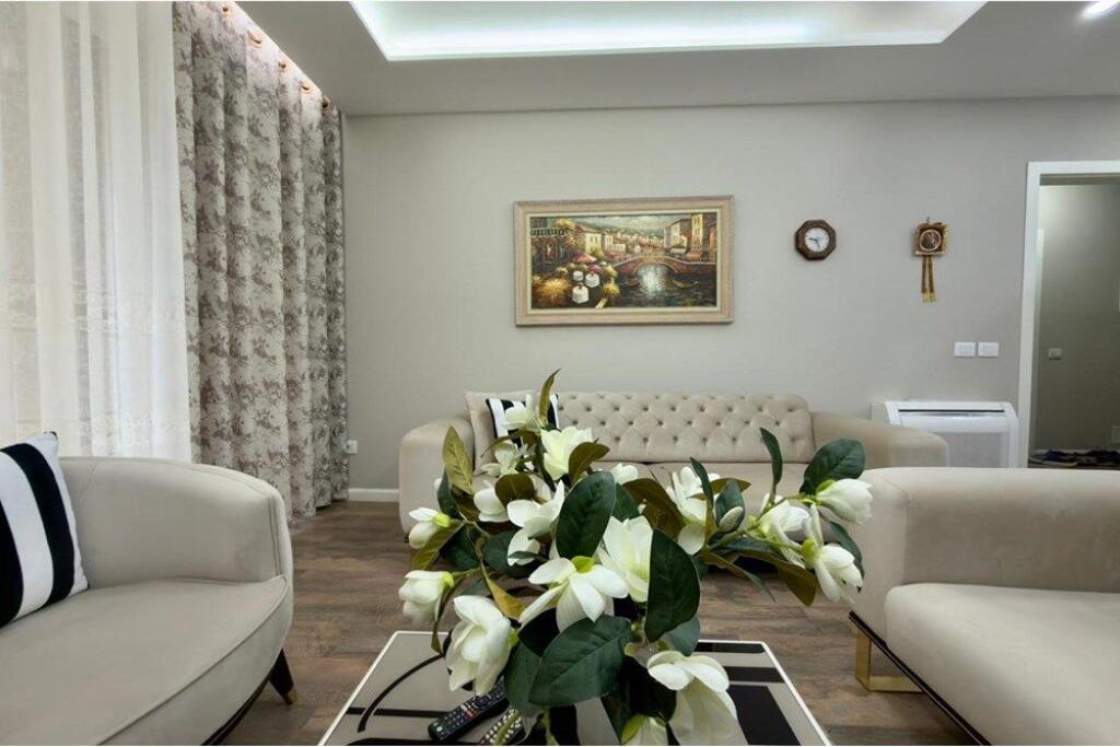 Ne shitje apartament 2+1 ne zonen e Xhamllikut!