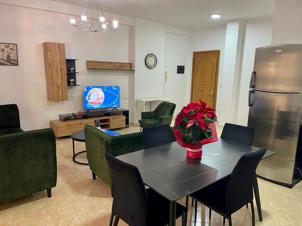 📣 QERA Apartament 2+1+2 📍 Komuna e Parisit, Perballe Delish Fish ✨