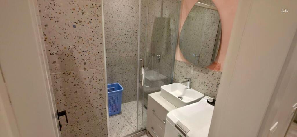 🏡 Jepet me qira apartament 1+1 📍 Qendër, Tiranë – tek 9-katëshet