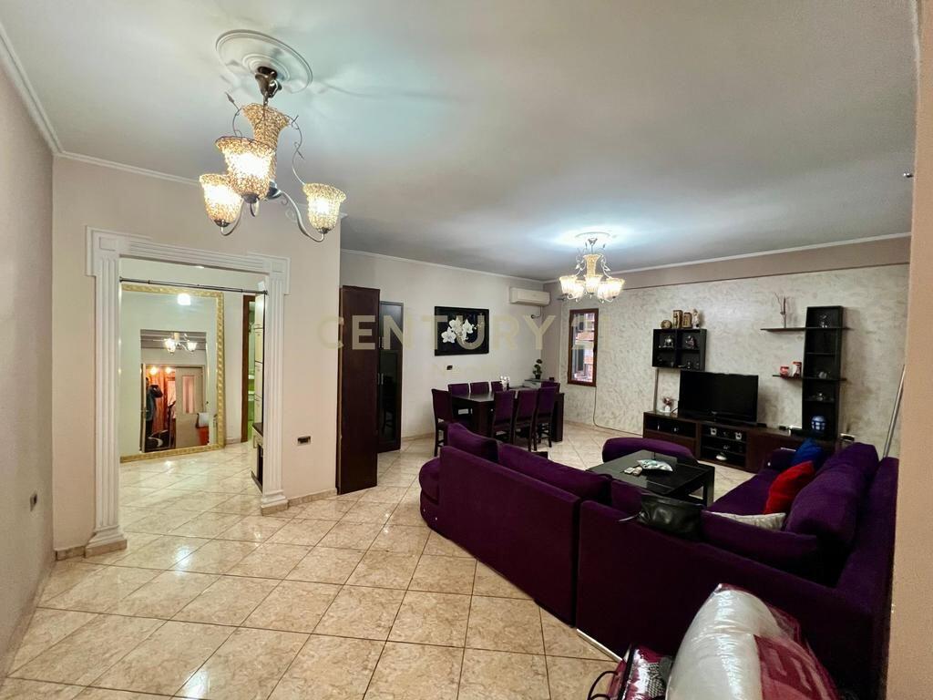 QIRA, APARTAMENT 160 M2 2+1+2 me 2 VENDE PARKIMI‼️ 550 € /muaj
