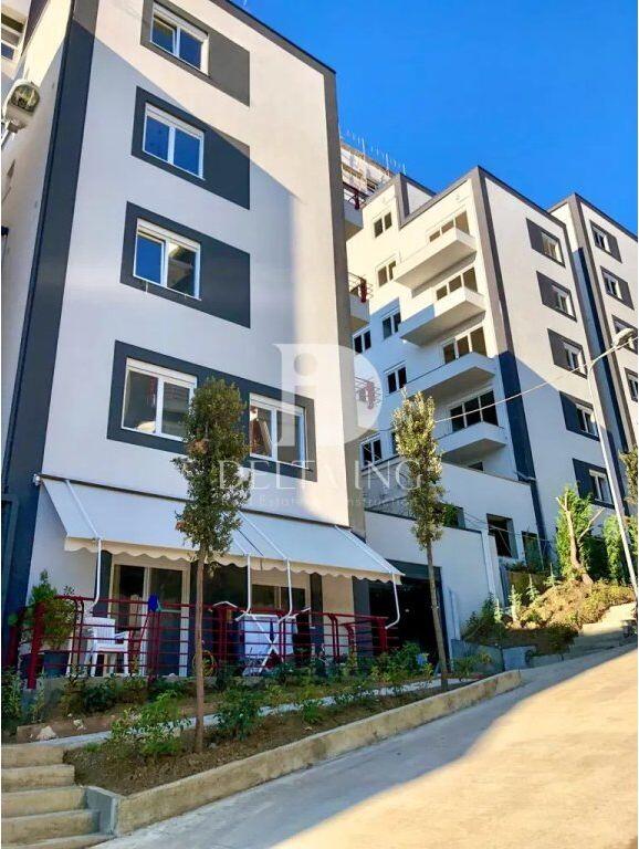 Shitet apartament tek Liqeni i Thatë, në kompleksin FZ Konstruksion