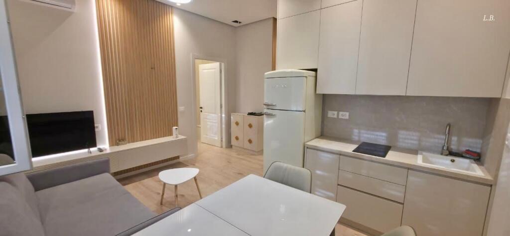 🏡 Jepet me qira apartament 1+1 📍 Qendër, Tiranë – tek 9-katëshet