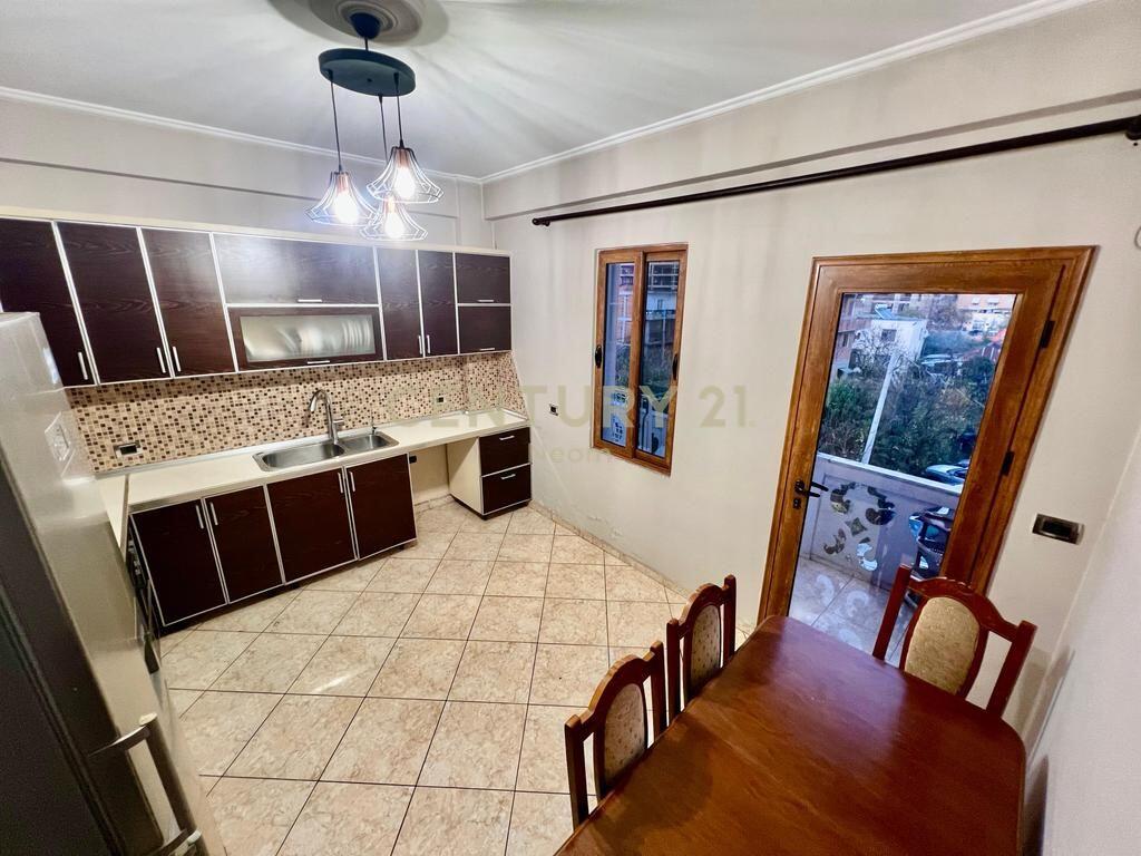 QIRA, APARTAMENT 160 M2 2+1+2 me 2 VENDE PARKIMI‼️ 550 € /muaj