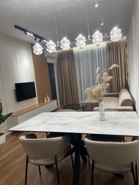 1+1,i mobiluar luks,porcelan perballe uetit,700 euro