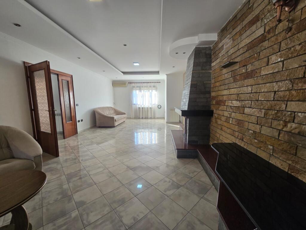 Apartament me qira 3+1+2 te Qyteti Studenti