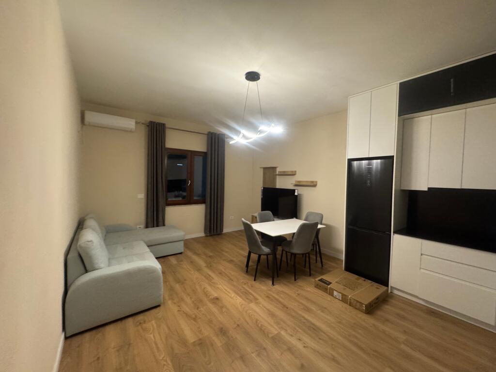 In affitto parte di villa – 2° piano 📍 Sauk, vicino Hotel Baron 🏠 Tipologia: 2+1 🚗 Posto auto incluso 💰 Affitto: 500 € / mese