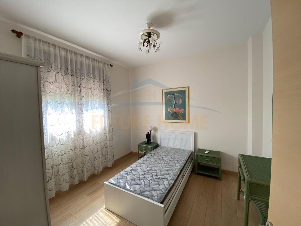 Qera, Duplex, Ali Demi, Tiranë.