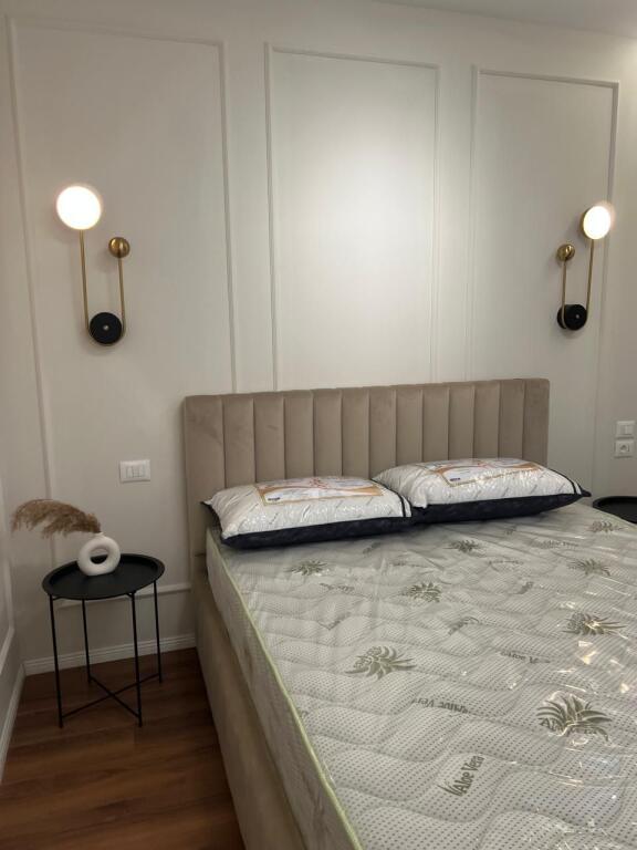 1+1,i mobiluar luks,porcelan perballe uetit,700 euro