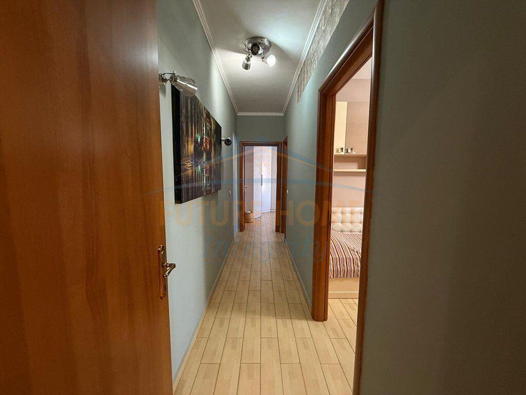 Shitet, Apartament 2+1, Pazari i Ri, Tiranë.