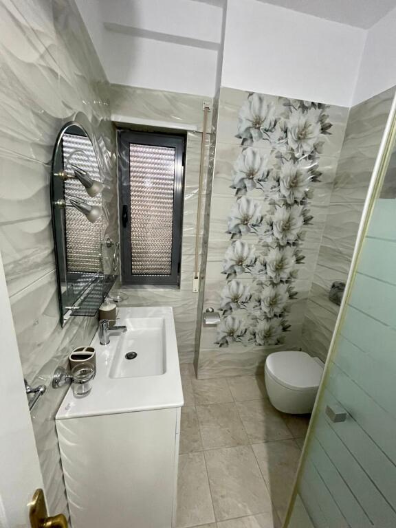 📣 QERA Apartament 2+1+2 📍 Komuna e Parisit, Perballe Delish Fish ✨