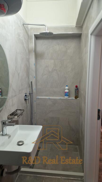 🏡 Jepet me qera apartament 2+1 – Stacioni i Trenit (ESP oil)