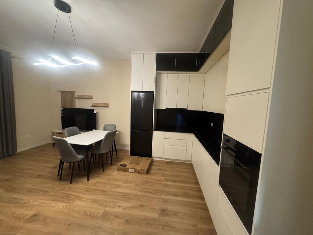 In affitto parte di villa – 2° piano 📍 Sauk, vicino Hotel Baron 🏠 Tipologia: 2+1 🚗 Posto auto incluso 💰 Affitto: 500 € / mese