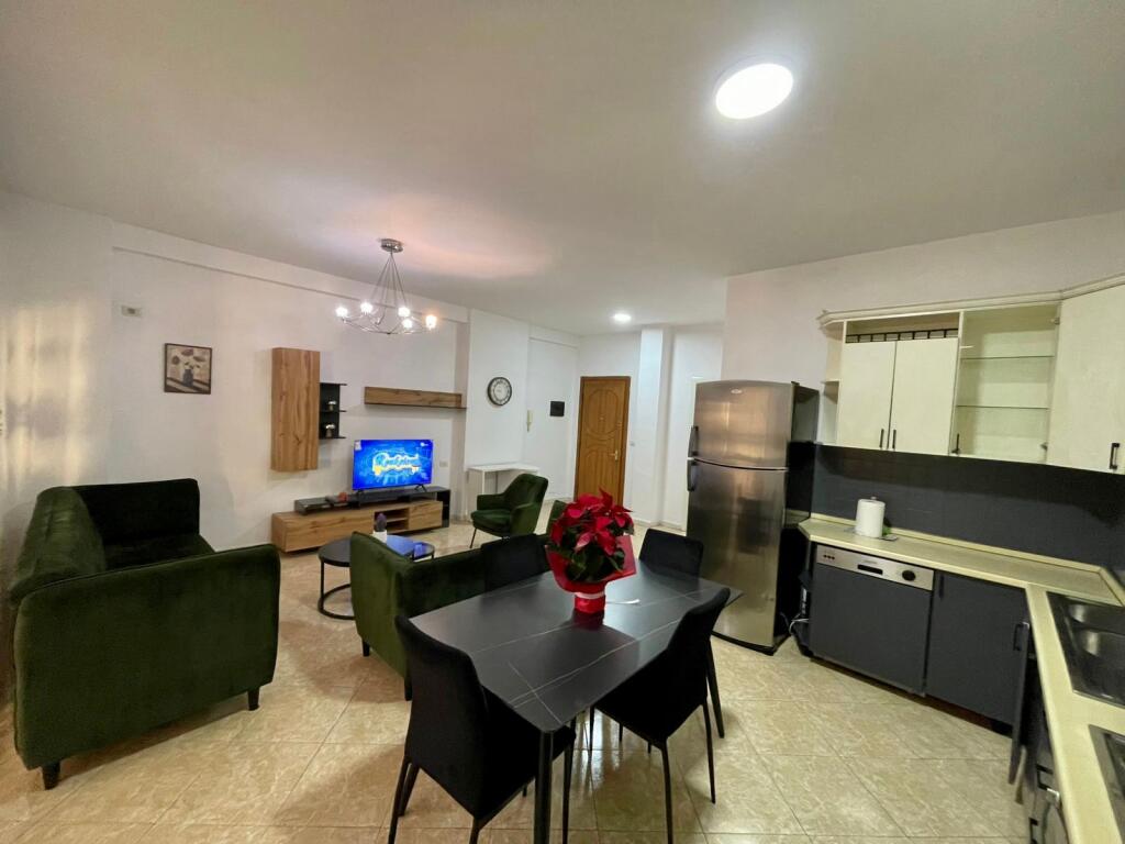 📣 QERA Apartament 2+1+2 📍 Komuna e Parisit, Perballe Delish Fish ✨