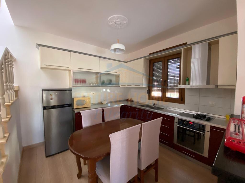 Qera, Duplex, Ali Demi, Tiranë.