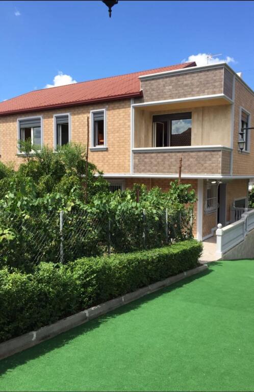 🏡 VILLA 4 PIANI IN VENDITA – KAMËZ