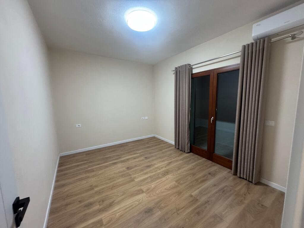 In affitto parte di villa – 2° piano 📍 Sauk, vicino Hotel Baron 🏠 Tipologia: 2+1 🚗 Posto auto incluso 💰 Affitto: 500 € / mese