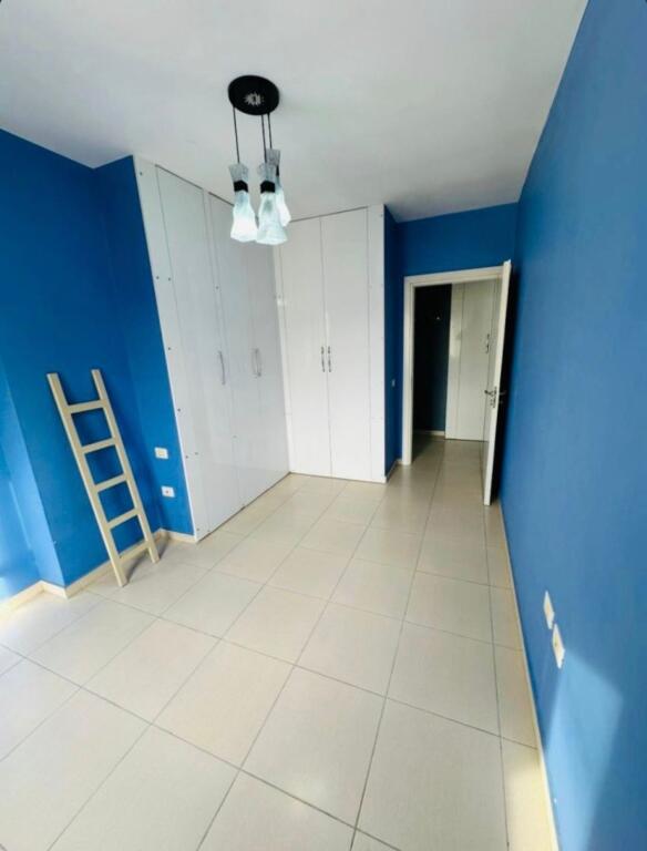 Apartment 2+1, Astir!