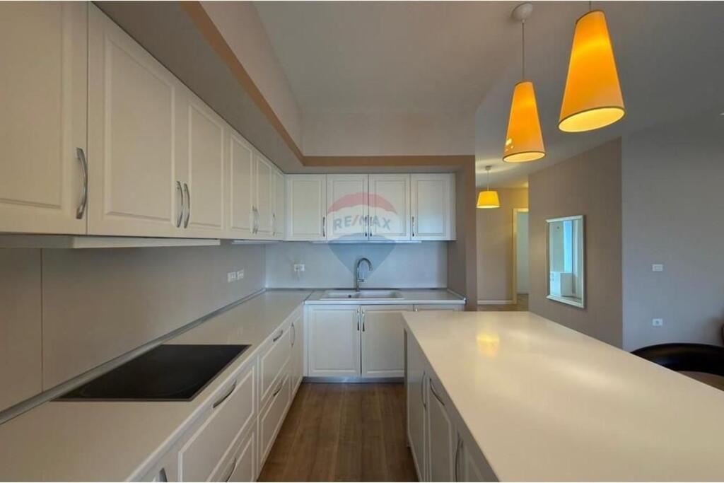 Apartament 3+1+2+ verande te Long Hill Residence