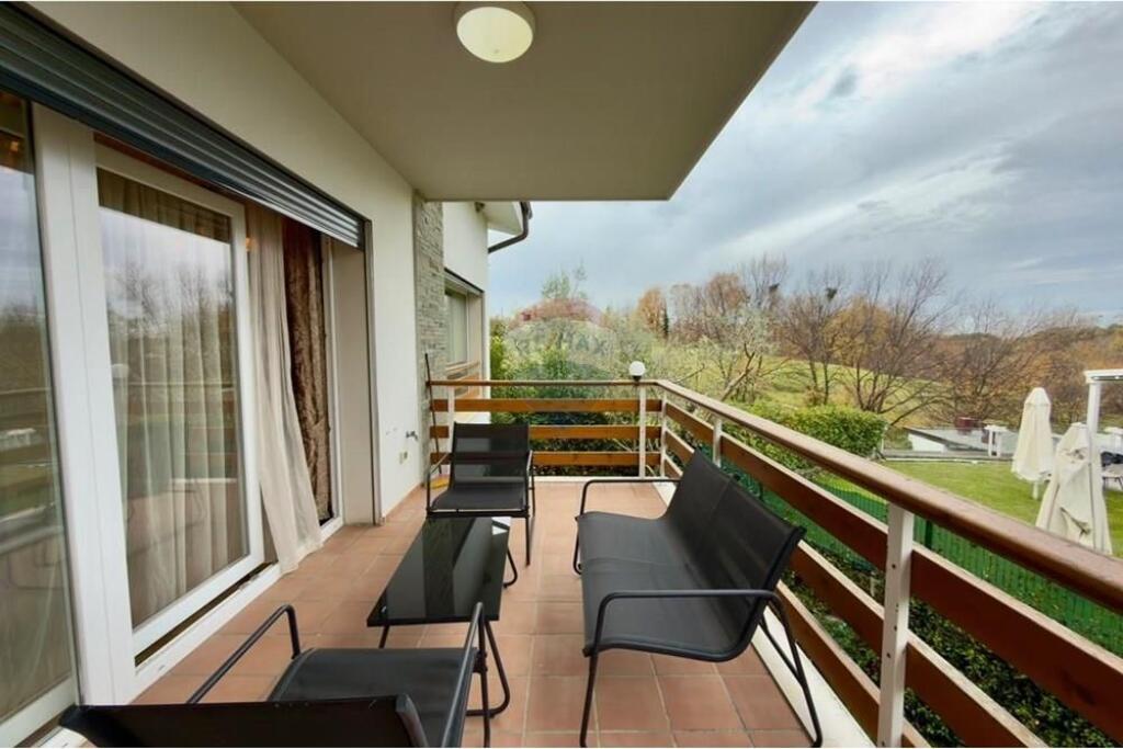 Apartament 3+1+2+ verande te Long Hill Residence