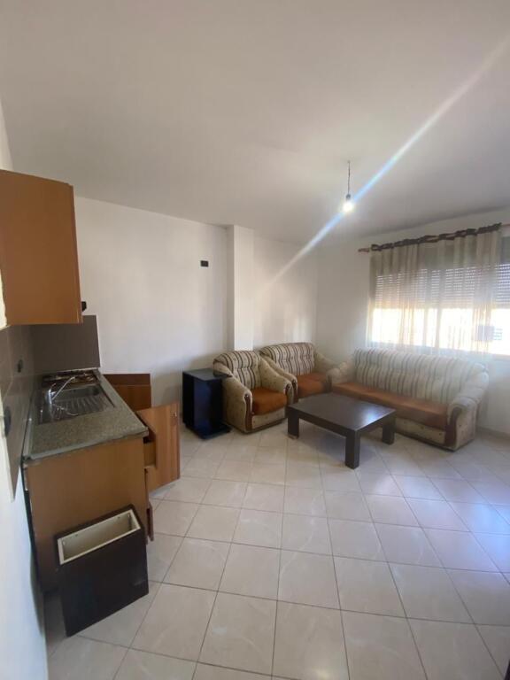 Jepet me qera Apartament 1+1 Te Oroshi, Durres