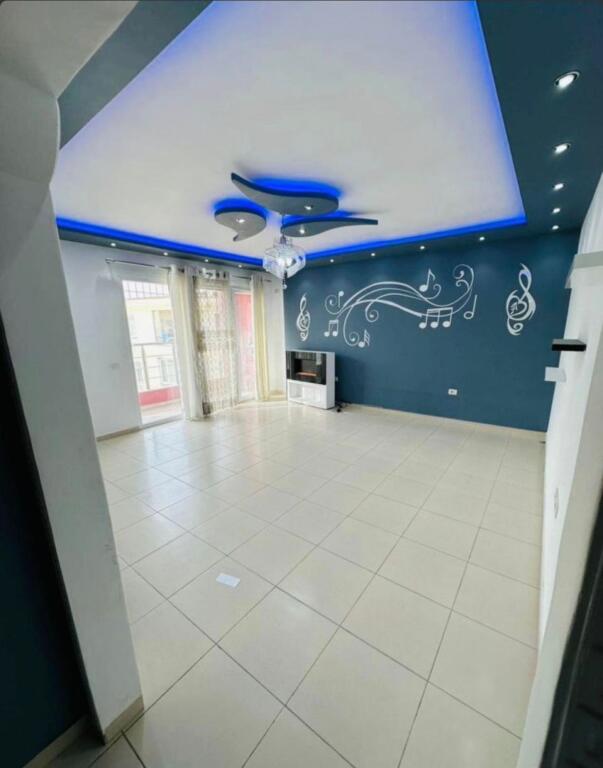 Apartment 2+1, Astir!