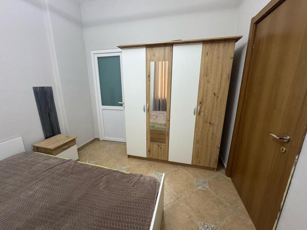 🏡 Jepet me qira apartament 1+1 – Vilat Gjermane💰 Çmimi: 40.000 lekë / muaj