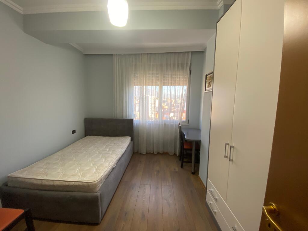 2+1,furnished at vila gold,700 thousand leke
