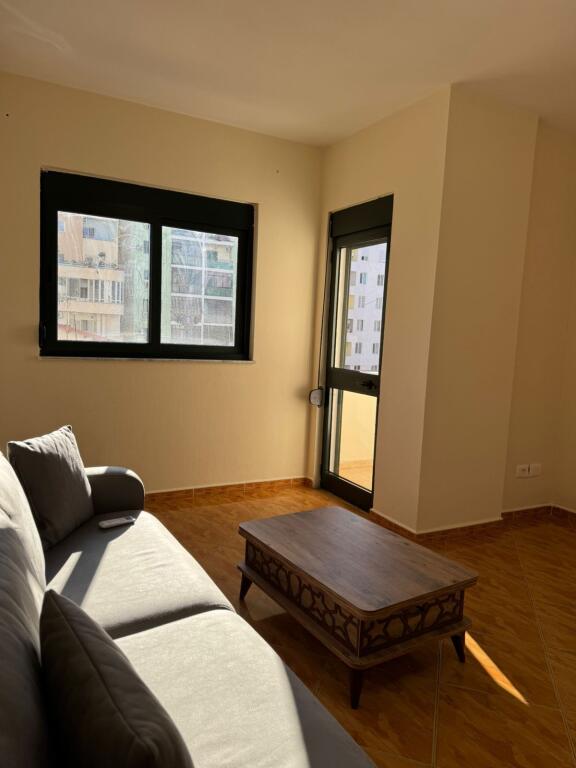 Jepet me qira apartament 1+1 – Kazazi, Durrës