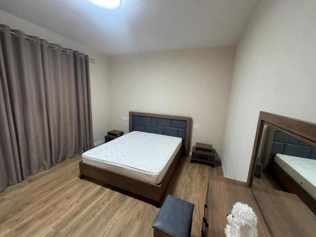 🏡 JEPET ME QIRA – PJESË VILE (KATI I 2-TË)  📍 Sauk, pranë Hotel Baron💰 Qira: 500 € / muaj