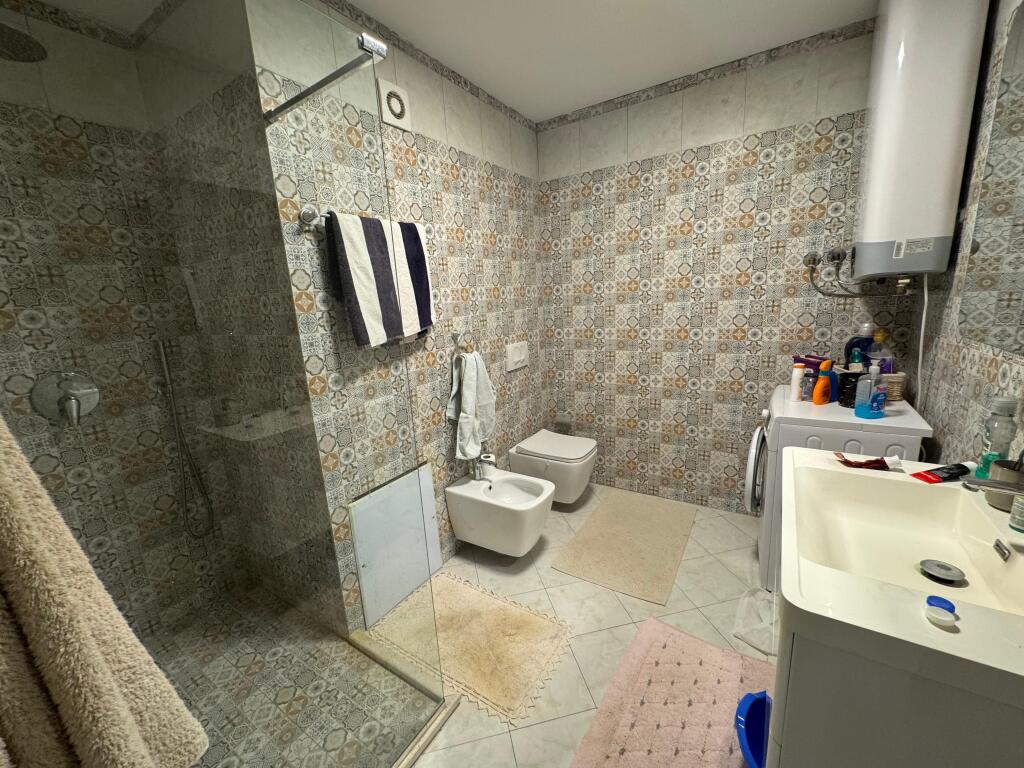 Appartamento 1+1 in affitto con vista fantastica sul mare nel quartiere 1 Durres