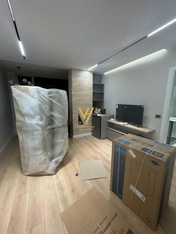 JEPET APARTAMENT 1+1 ME QIRA TE KOMUNA E PARISIT 650 EURO
