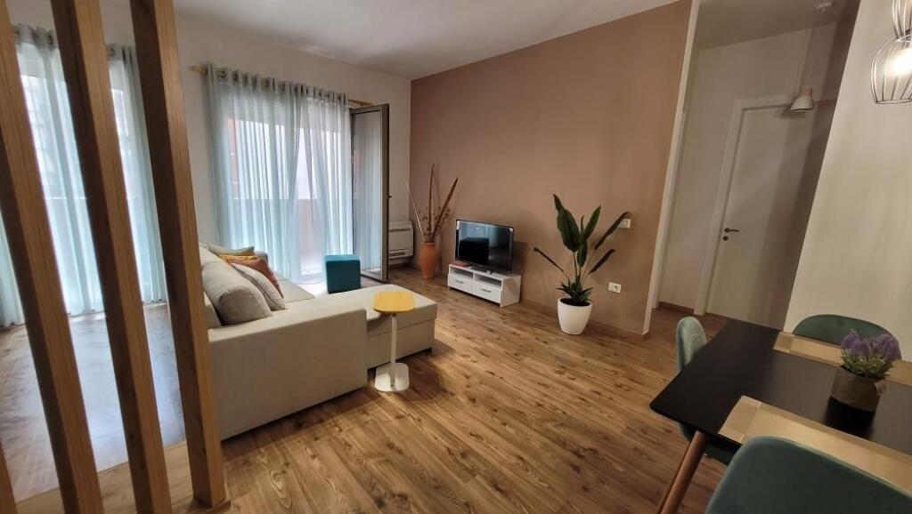 Apartament me qira  1+1 te Kompleksi Delijorgji
