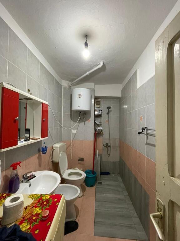 Entrance room for sale, at the hygiene director's, 69,000 euros