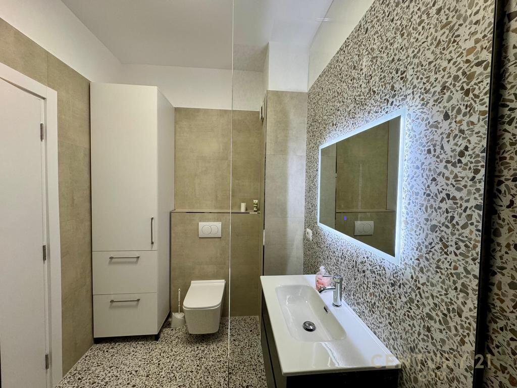 🏠 Apartament 1+1 me Qira + Post Parkimi – Komuna e Parisit