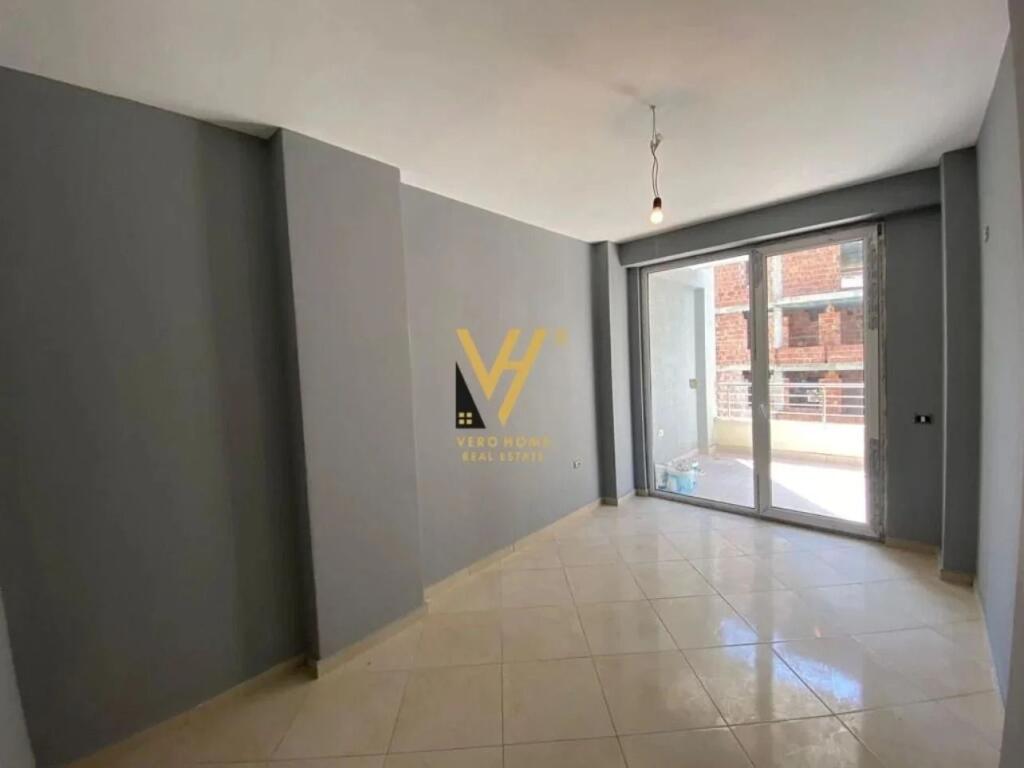 VENDESI APPARTAMENTO 2+1+2 AL GIARDINO BOTANICO 215.000 EURO