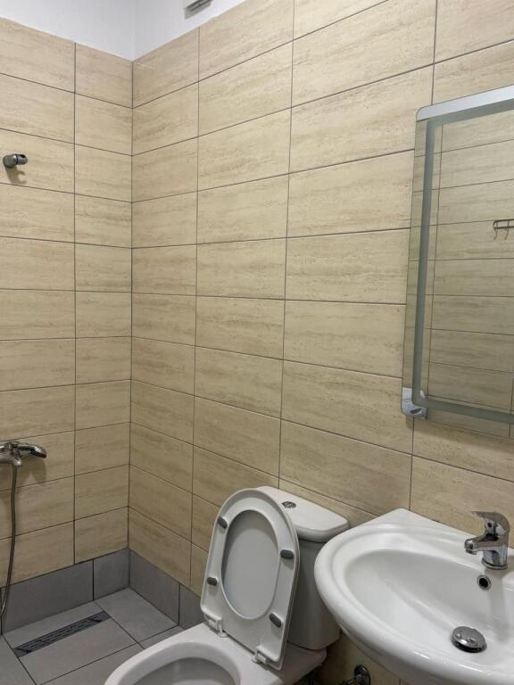 🏡 Jepet me qira apartament 1+1 – Vilat Gjermane💰 Çmimi: 40.000 lekë / muaj