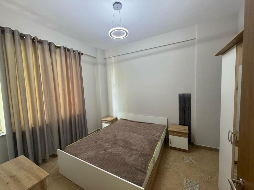 🏡 Jepet me qira apartament 1+1 – Vilat Gjermane💰 Çmimi: 40.000 lekë / muaj