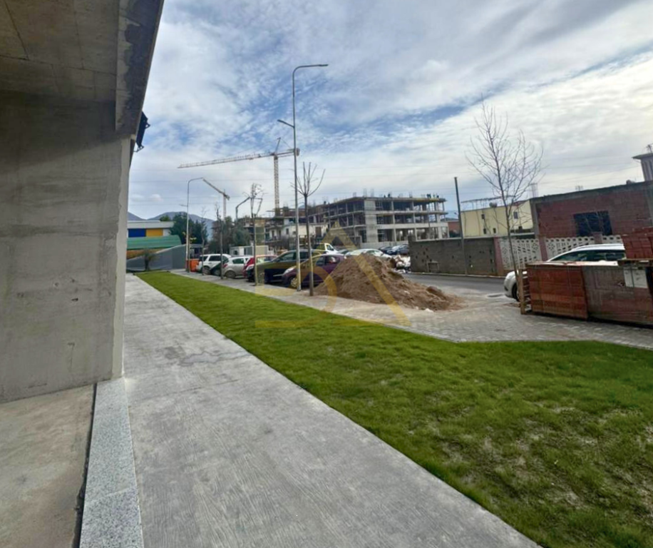 Negozio in Vendita – Kamëz, Tirana