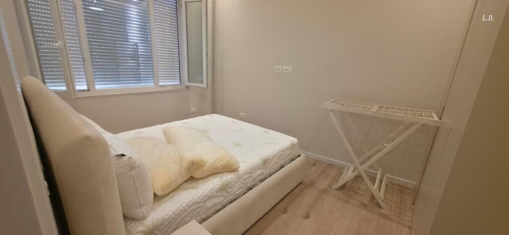 🏡 Appartamento 1+1 in affitto 📍 Centro, Tirana – vicino al palazzo di 9 piani