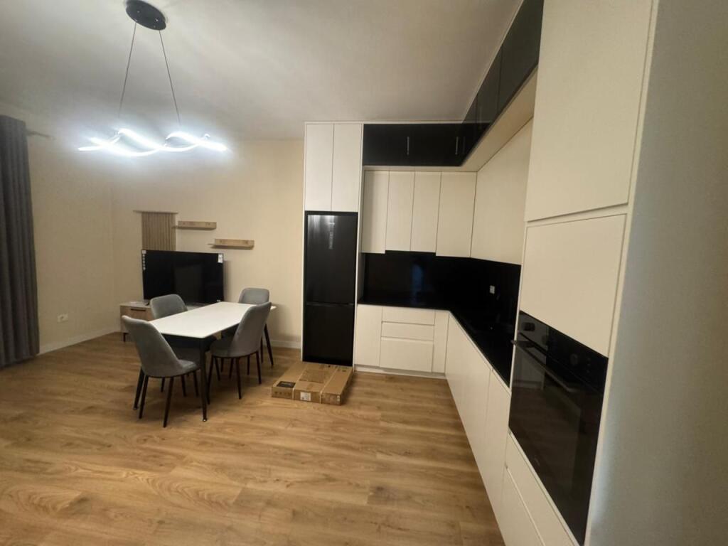 🏡 JEPET ME QIRA – PJESË VILE (KATI I 2-TË)  📍 Sauk, pranë Hotel Baron💰 Qira: 500 € / muaj