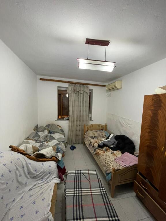 Entrance room for sale, at the hygiene director's, 69,000 euros