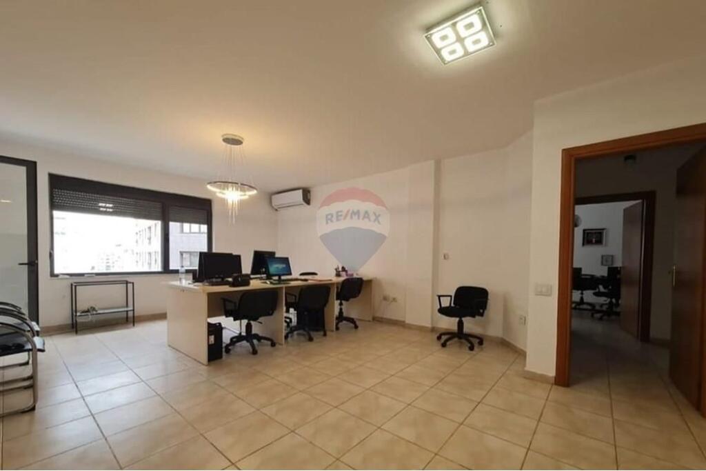 Appartamento 4+1+2 in Affitto per Uffici